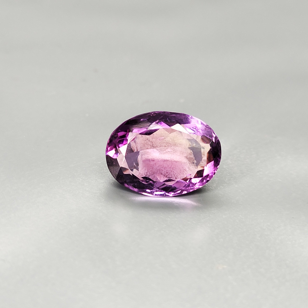 light purple oval shape 4.43 carat amethyst gemstone
